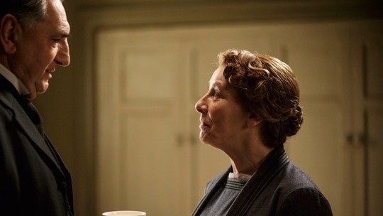 Jim Carter y Phyllis Logan en la quinta temporada de Downton Abbey